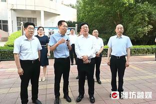 这……妻子抱怨特罗萨德比赛时不看自己，后者：我只专注足球